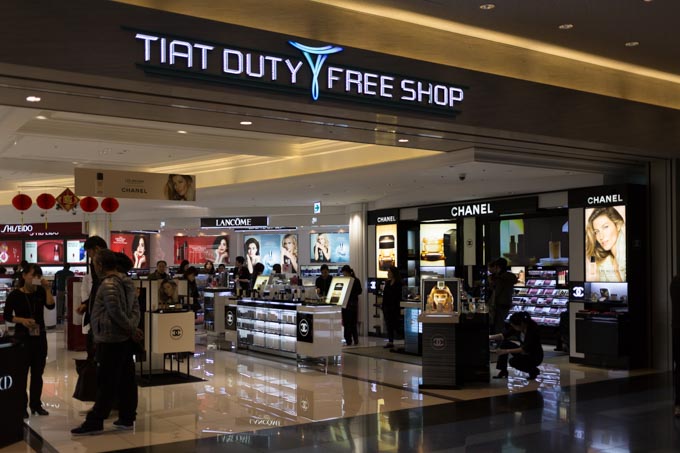 現状、「空港型免税店」は出国ゲートのみでショッピングを楽しめるが…：taiwan55.comより引用